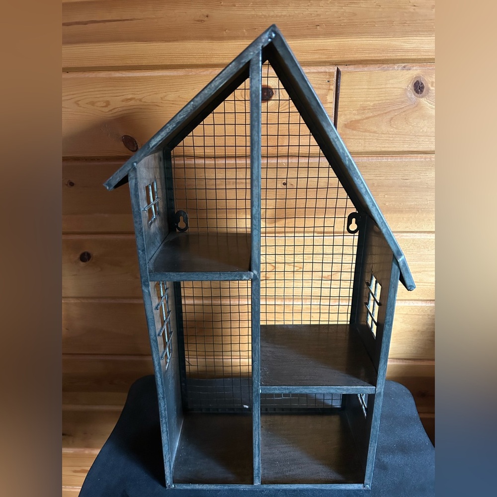 Black Metal House-Shaped 🏠 Shelf